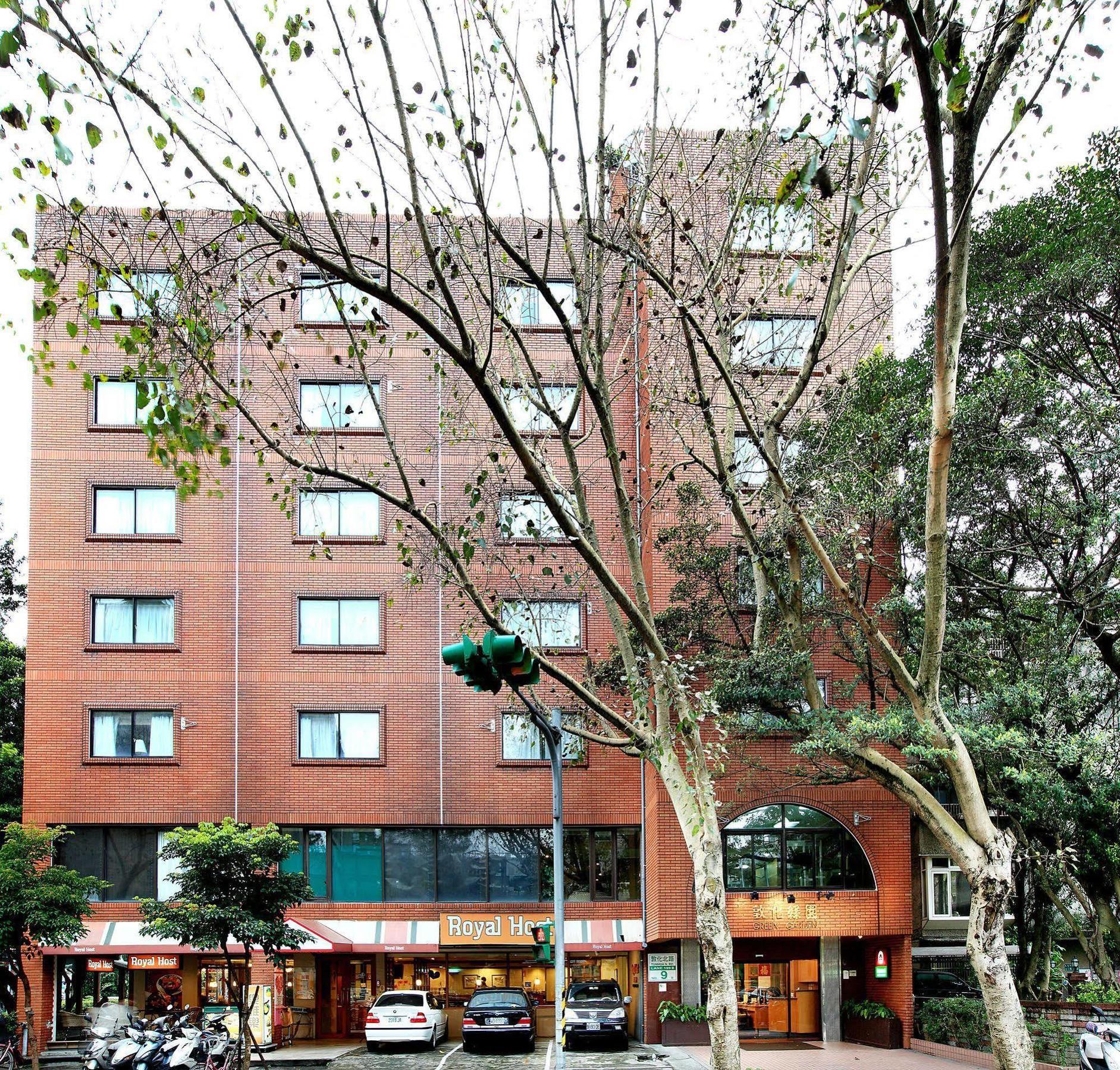 Green Garden Apartment *
